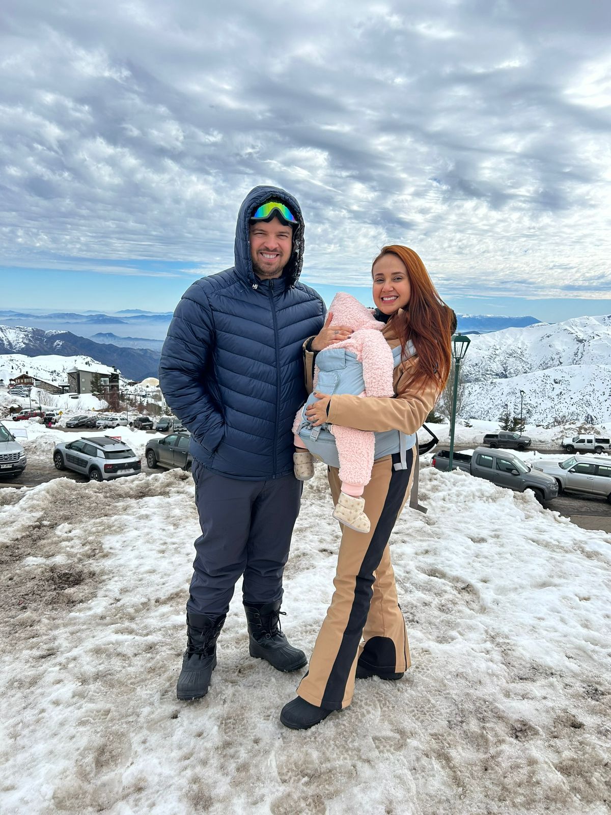 Família na neve em Valle Nevado, Chile